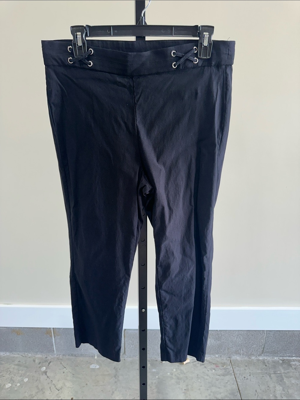 Rafaella Black pull on Capri women’s size 12